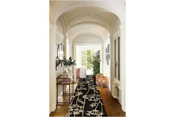 Delicate Floral Pattered Rug Black 400x80cm