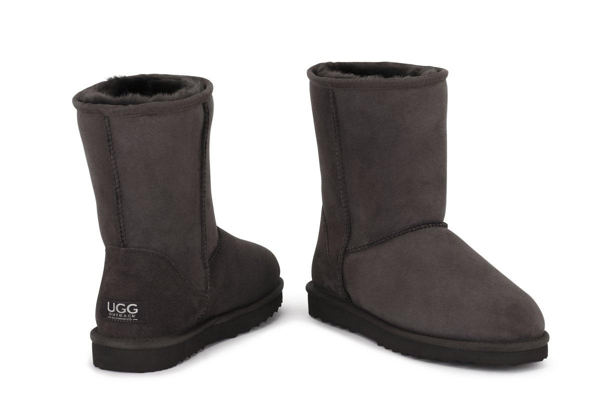 Ugg Outback - 100% Sheepskin Classic 3/4 (Chocolate, Size 5M / 6W US)