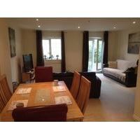 * REDUCED* - 2 ROOMS AVAILABLE in modern SPACIOUS HOME with LARGE LOUNGE & Dining Area