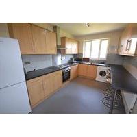 * Summer and Long term quality Student accommodation with private bathroom close to University*