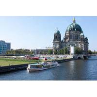 1-Hour Berlin Sightseeing Cruise Including Pizza and Drink