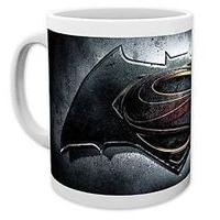10oz Batman Vs Superman Logo Mug