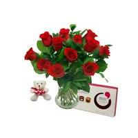 12 Red Roses True Romance Gift Set