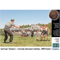 1:35 German Tankers A Break Between Battles Figurines