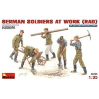 1:35 German Soldiers At Work Figurines
