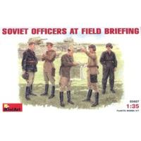 1:35 Soviet Officers At Field Briefing Figurines