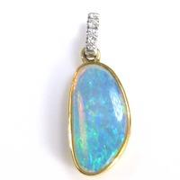 18ct Gold Opal Diamond Rub Over Pendant 05.02.195