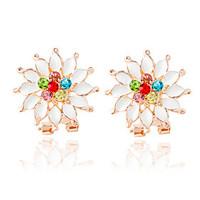 1pairwhitestud earrings forwomen