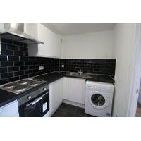 2 bedrooms flat close to reading town centre university available now