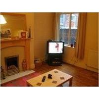 2 double rooms to let, in well presented house
