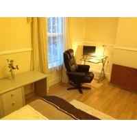 £360 INC BILLS - NR CAMPUS & TOWN CENTRE