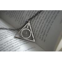 £5.99 instead of £28 (from Bentleys Bargain Warehouse) for a Harry Potter-inspired pendant necklace - save a magical 79%