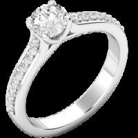 A beautiful Round Brilliant Cut diamond ring with shoulder stones in platinum (In stock)