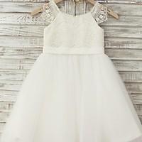 A-line Knee-length Flower Girl Dress - Lace / Tulle Short Sleeve Scoop with