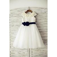 A-line Knee-length Flower Girl Dress - Lace / Tulle Short Sleeve Scoop with