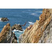 acapulco shore excursion cliff divers at night