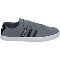adidas Vlneo Bball LO men\'s Shoes (Trainers) in black