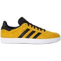 adidas Gazelle men\'s Shoes (Trainers) in Yellow