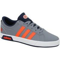 adidas Daily 9TIS men\'s Shoes (Trainers) in Grey