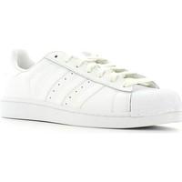 adidas B27136 Sport shoes Man Bianco men\'s Shoes (Trainers) in white