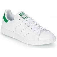 adidas STAN SMITH men\'s Shoes (Trainers) in white