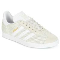 adidas GAZELLE W women\'s Shoes (Trainers) in white