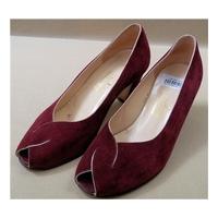 alexandria size 35 burgundy peep toe shoes