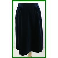 Alexon - Size: 14 - Navy blue - Below the knee length velvet skirt