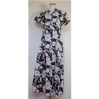 Alexon Approx Size M Black Floral Print Dress
