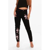 Alisha Embroidered Mom Jean - black