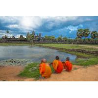 Angkor Temples Tour and Overnight Buddhist Monastery Stay