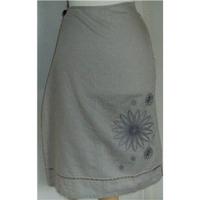 animal bnwt size extra small beige skirt