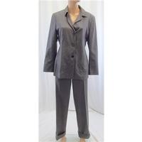 antonio fusco small grey and pink trouser suit