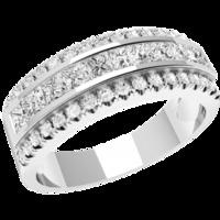 An elegant Princess & Round Brilliant Cut diamond ring in 18ct white gold