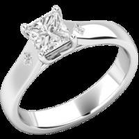 An elegant Princess Cut diamond ring with shoulder stones in 18ct white gold