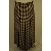 Aquascutum skirt. Aquascutum - Size: 16 - Brown - Checked skirt