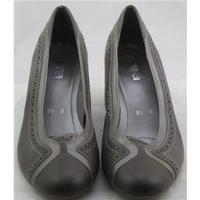 Ara, size 6.5G mink court shoes