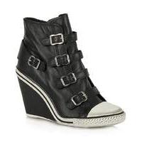 ash thelma wedge trainer