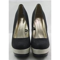 Atmosphere, size 6 black platform stilettos