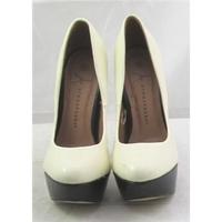 Atmosphere, size 4 monochrome platform stilettos