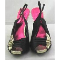 Atmosphere, size 7 black & gold peep toe shoes