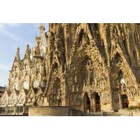 Barcelona Super Saver: Skip-the-Line La Sagrada Familia Tour plus Artistic Barcelona Tour