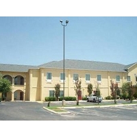 baymont inn suites pearsall