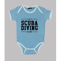 baby body diving, blue sky