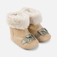 Baby girl leatherette, patent leather and faux fur pram boots Mayoral