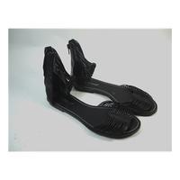 Bamboo Black Leather Sandals Size 6 Bamboo