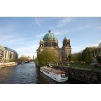 berlin sightseeing cruise on the river spree