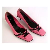 bertie size 65 pink square toe leather court shoes