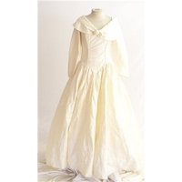 Berkertex, label size 12, pale cream silk wedding gown with additional underskirt