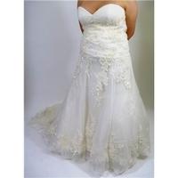 Benjamin Roberts - Size: US 12 / UK 14 / EUR 42 - Cream / ivory - Strapless wedding dress